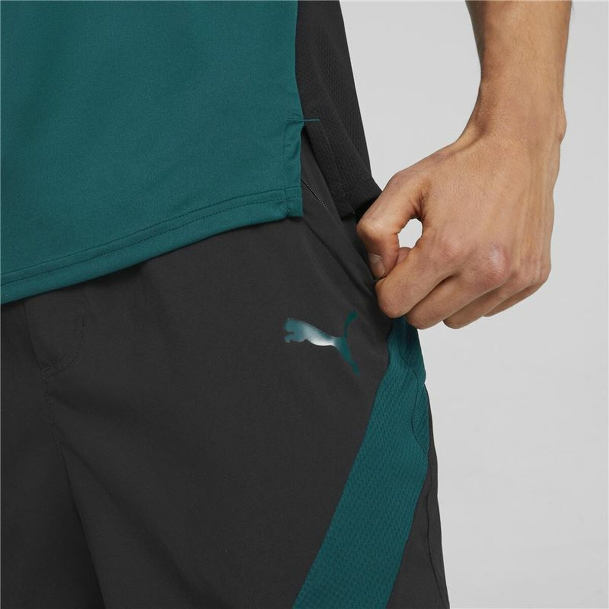 Pantaloni Corti Sportivi da Uomo Puma Woven Nero