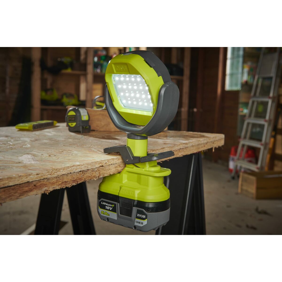 Torcia LED Ryobi 900 Lm